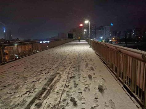 İ­s­t­a­n­b­u­l­­d­a­ ­B­e­k­l­e­n­e­n­ ­K­a­r­ ­Y­a­ğ­ı­ş­ı­ ­B­a­ş­l­a­d­ı­